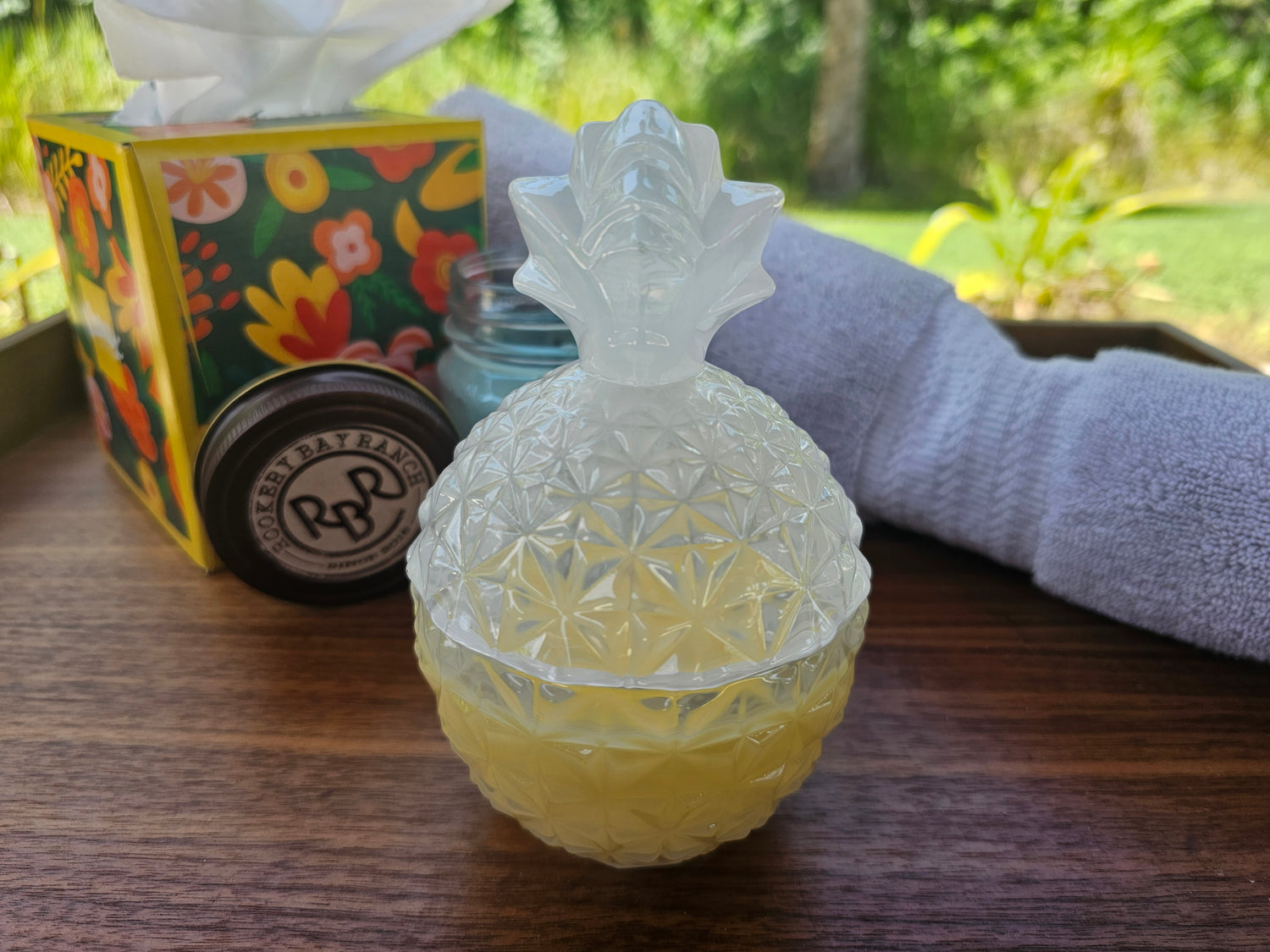Decorative pineapple-shaped candle container 